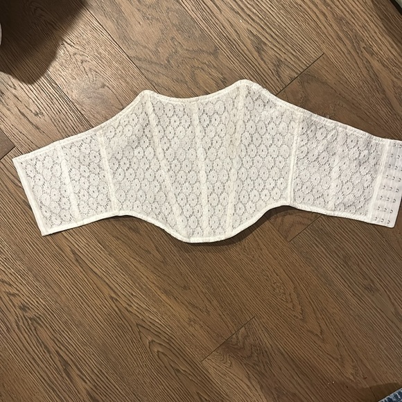 White floral pattern laced corset from envy and grace. Super cute going out top! - Picture 3 of 3